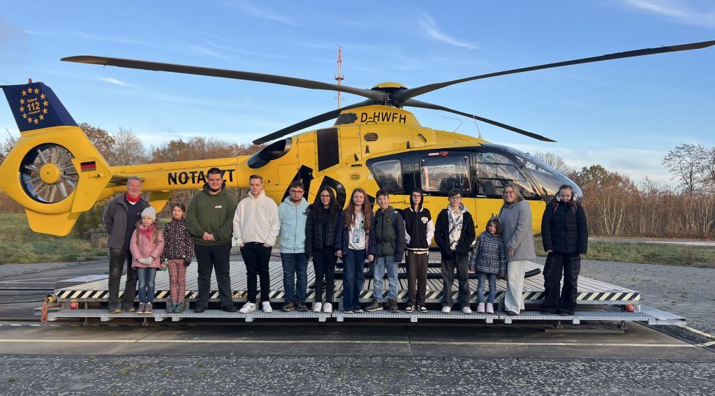 Foto: JRK in der Leitstelle vorm Heli